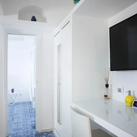 Lhp Executive Design Capri